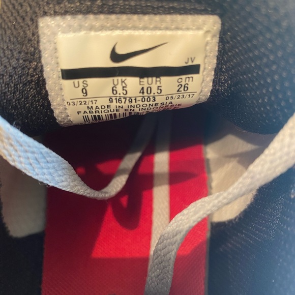 Nike Women’s Air Max Tavas - Picture 10 of 10